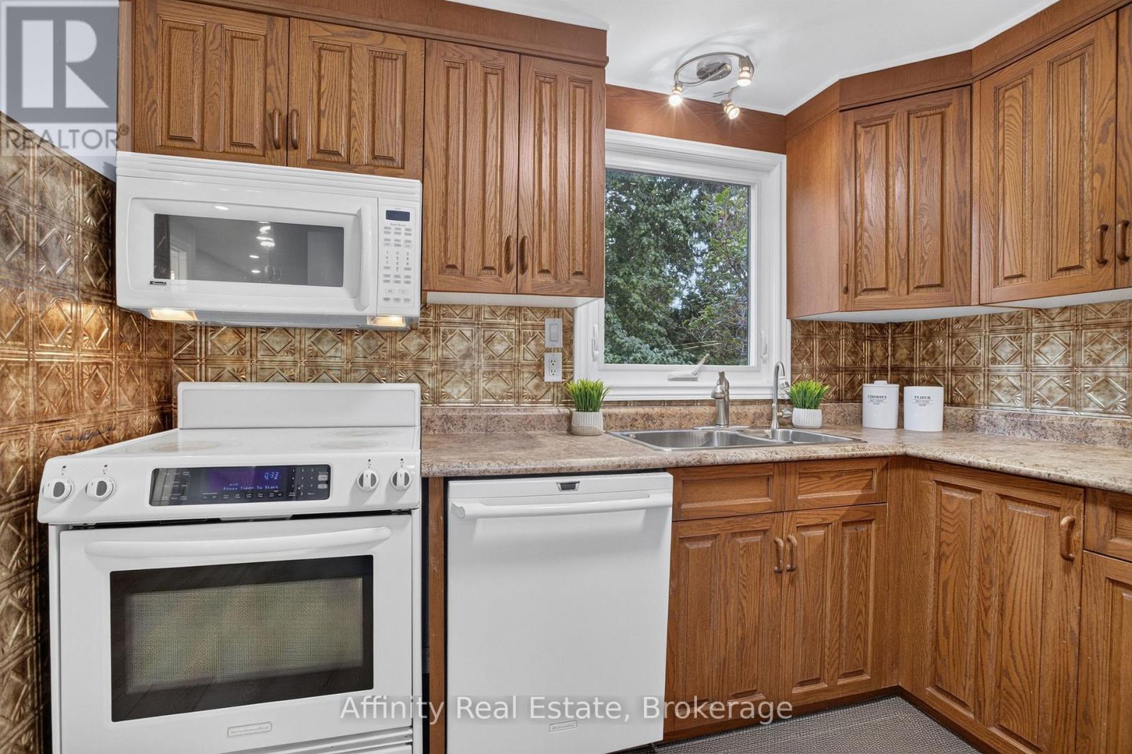 344 Driftwood Drive, Kitchener, Ontario  N2N 1Y7 - Photo 20 - X13822134