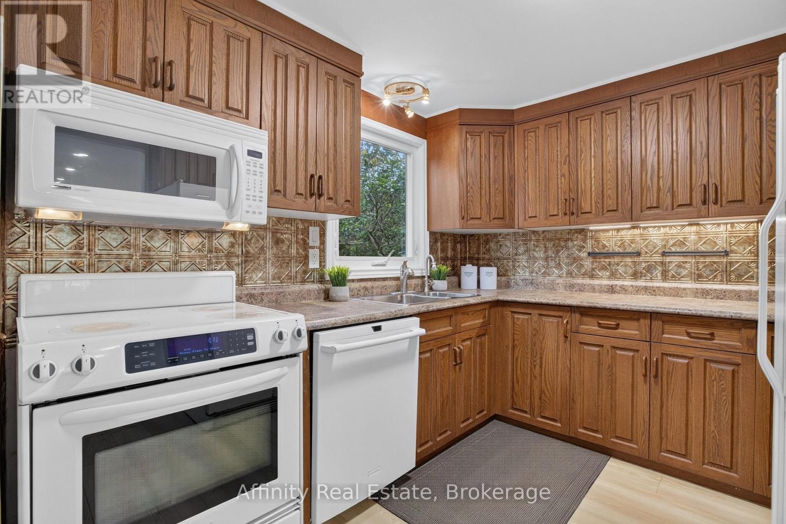 344 Driftwood Drive, Kitchener, Ontario  N2N 1Y7 - Photo 18 - X13822134