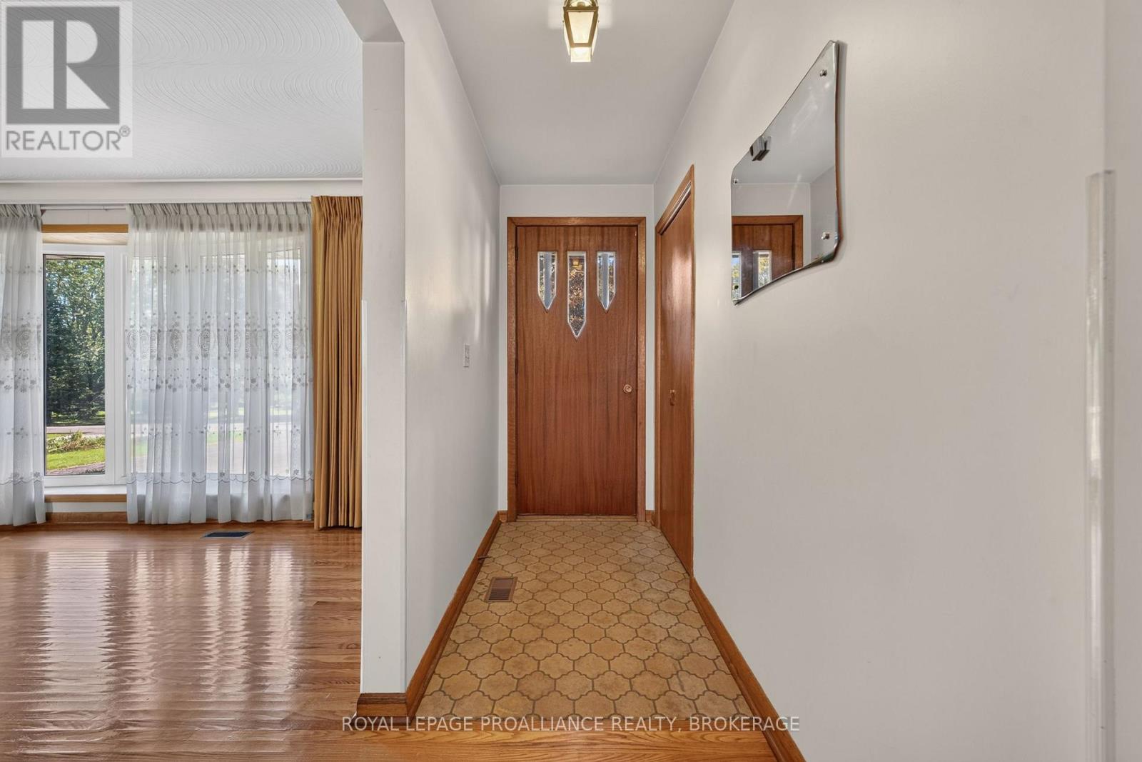 9 Dianna Street, Kingston, Ontario  K7L 4V1 - Photo 6 - X13829764