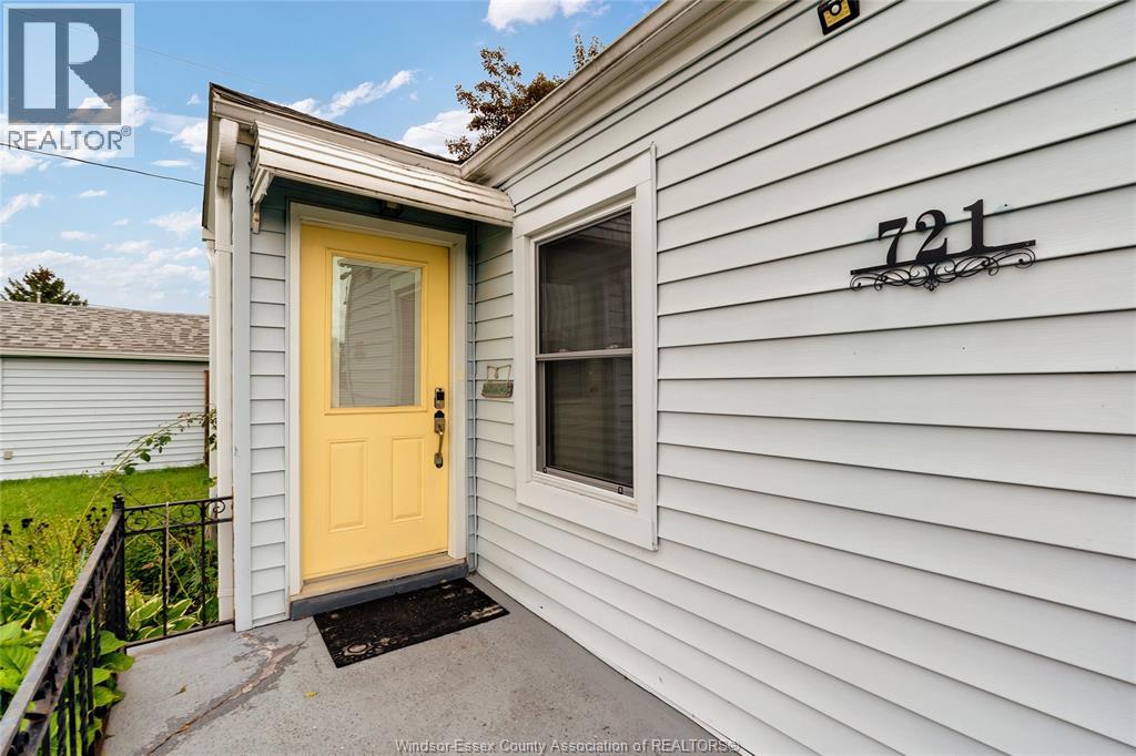 721 Lens Avenue, Windsor, Ontario  N8W 1L1 - Photo 2 - 26023641