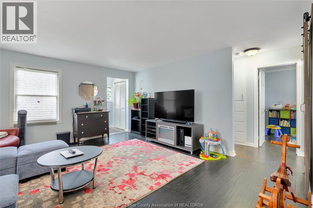 721 Lens Avenue, Windsor, Ontario  N8W 1L1 - Photo 3 - 26023641