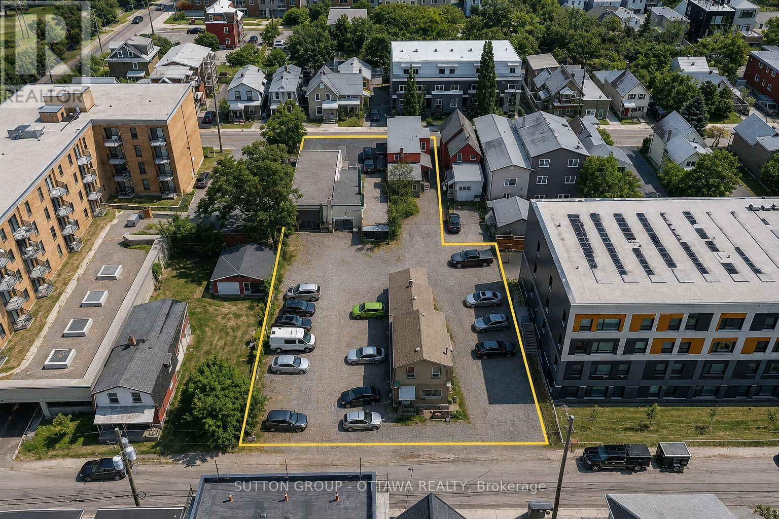 <h3>$3,275,000</h3><p>143 Forward & 140-144 Hinchey Avenue, Ottawa, Ontario</p>