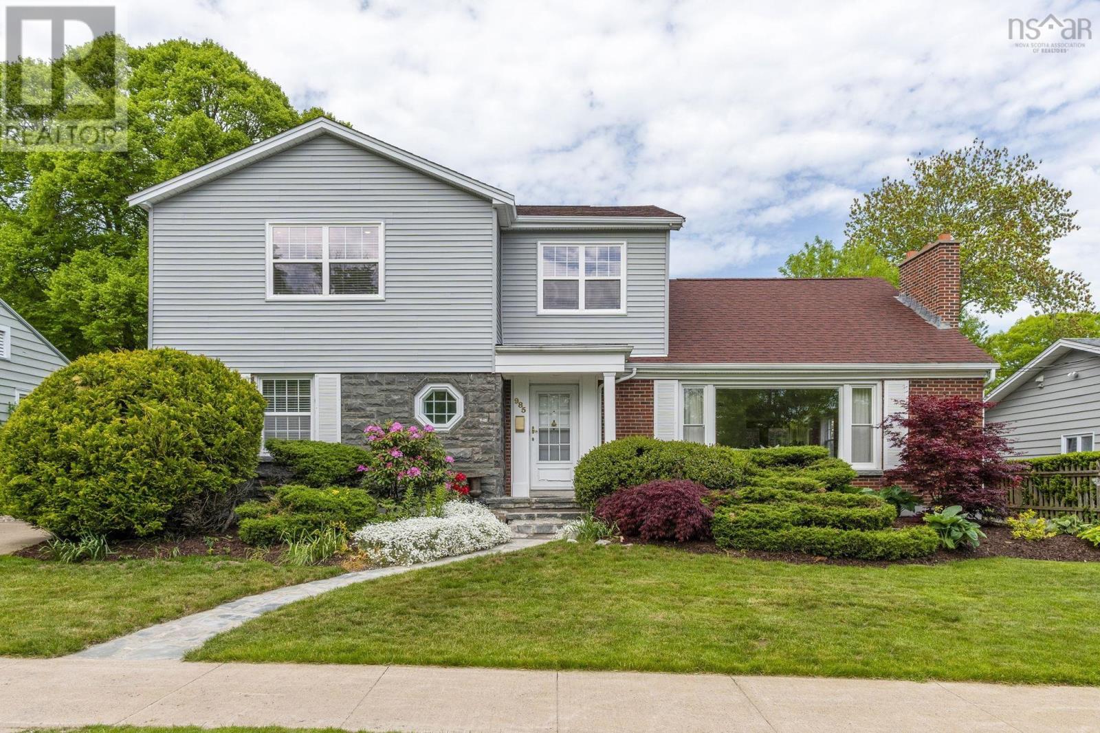 985 Beaufort Avenue, Halifax, Nova Scotia