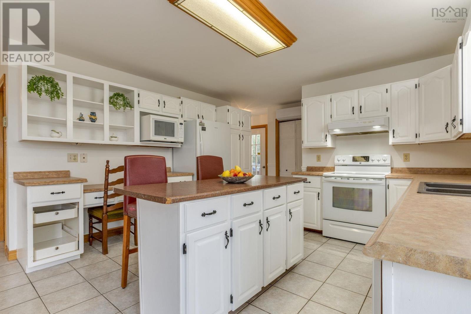 93 Regal Road, Dartmouth, Nova Scotia  B2W 4E9 - Photo 10 - 202624406