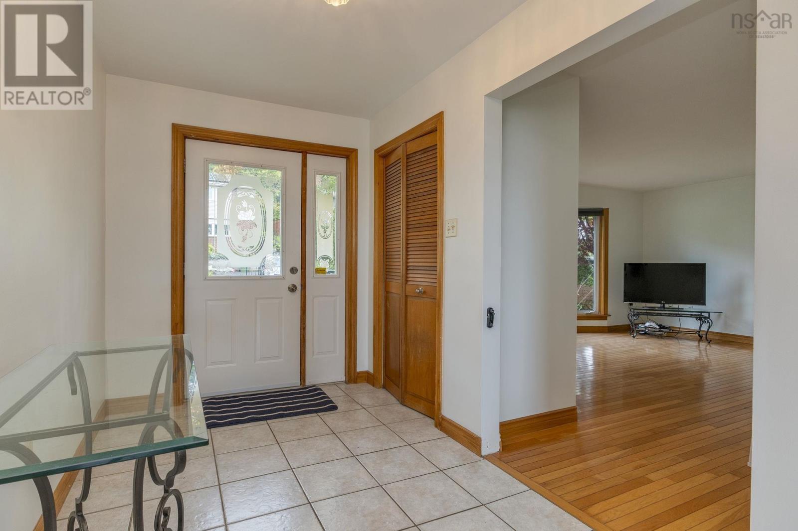 93 Regal Road, Dartmouth, Nova Scotia  B2W 4E9 - Photo 2 - 202624406
