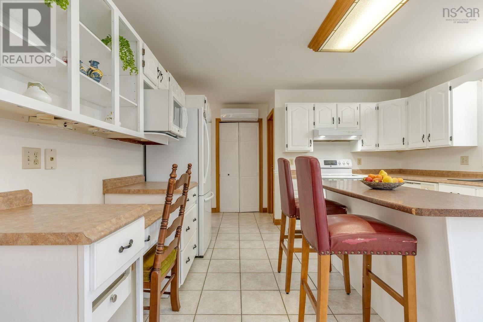 93 Regal Road, Dartmouth, Nova Scotia  B2W 4E9 - Photo 8 - 202624406