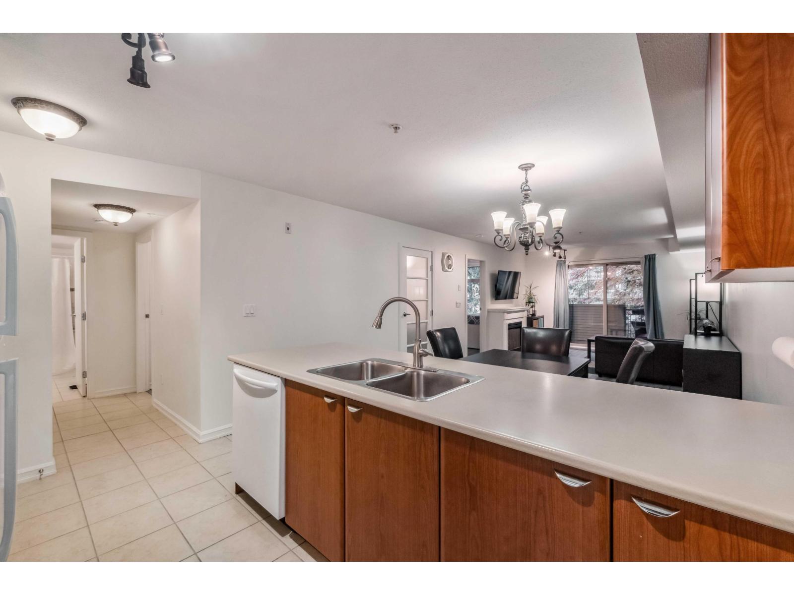 212 10088 148th Street, Surrey, British Columbia  V3R 3M9 - Photo 5 - R3163233