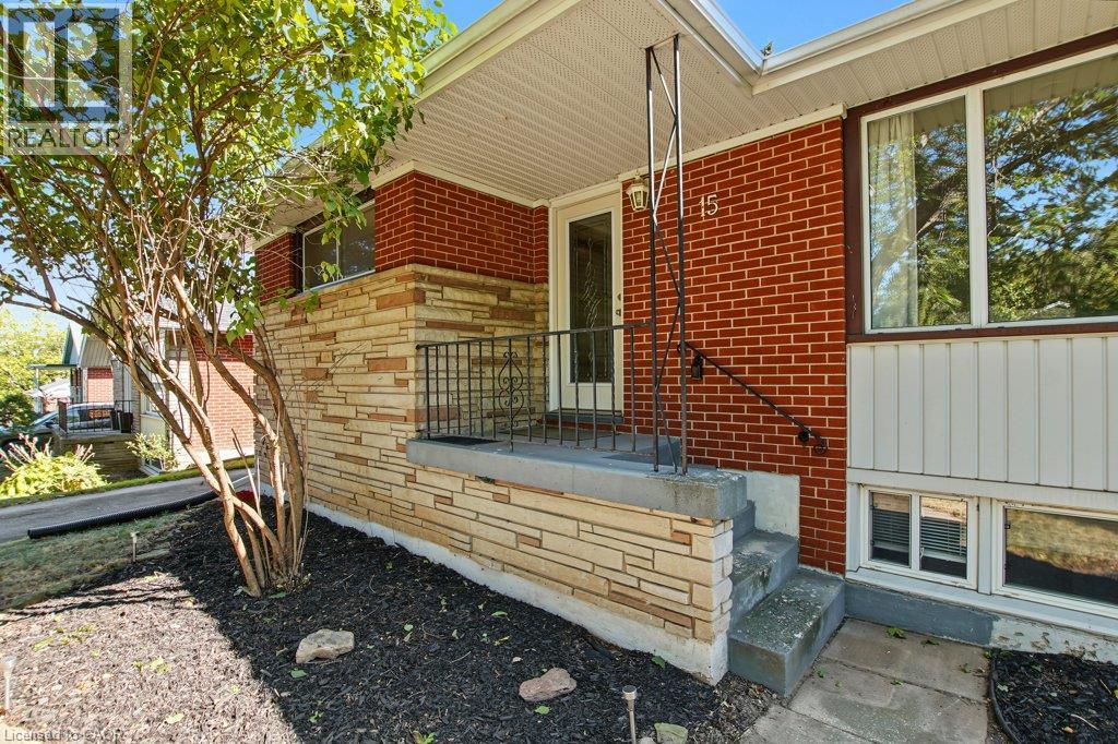 15 Carwyn Crescent, Hamilton, Ontario  L8S 3H3 - Photo 4 - 40866660