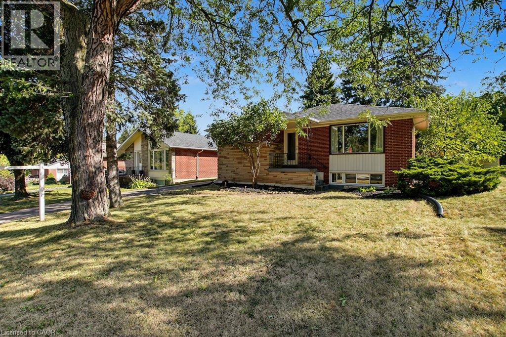 15 Carwyn Crescent, Hamilton, Ontario  L8S 3H3 - Photo 2 - 40866660