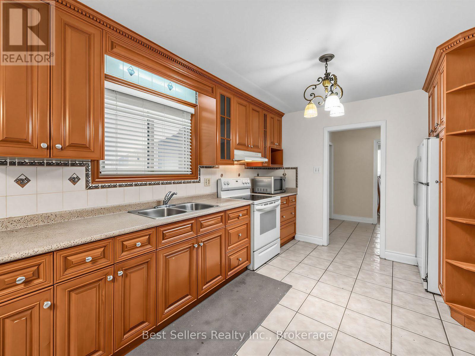 3570 Autumn Harvest Drive, Mississauga, Ontario  L4Y 3S1 - Photo 10 - W13830198