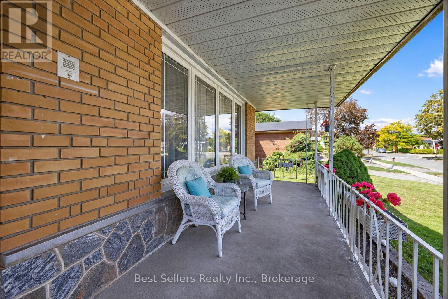 3570 Autumn Harvest Drive, Mississauga, Ontario  L4Y 3S1 - Photo 2 - W13830198