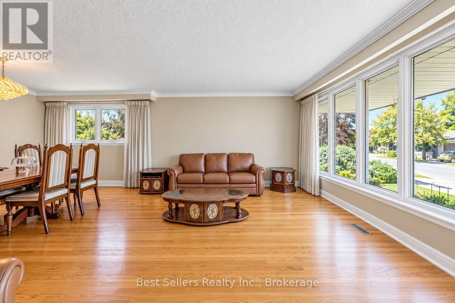 3570 Autumn Harvest Drive, Mississauga, Ontario  L4Y 3S1 - Photo 4 - W13830198