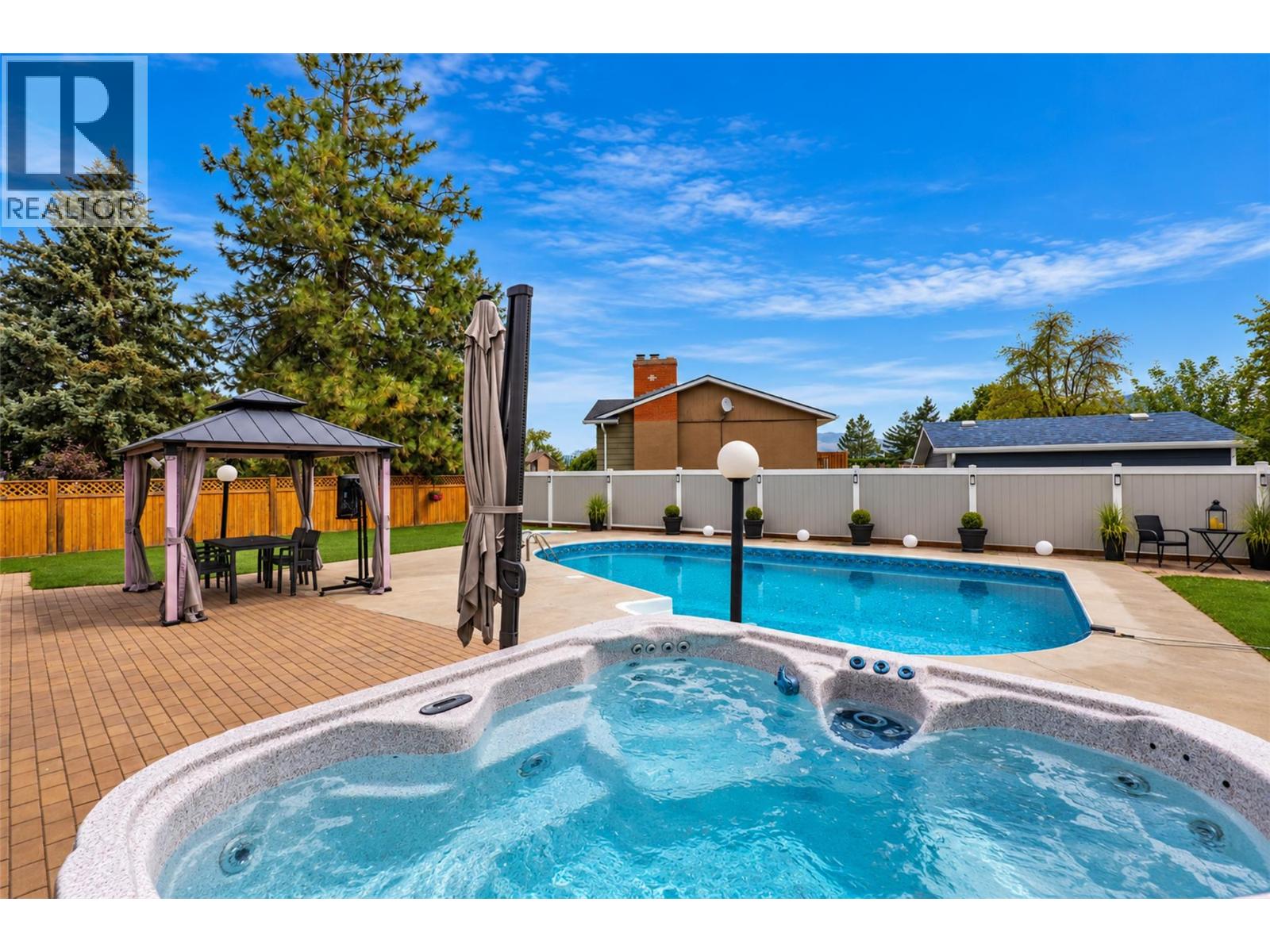 384 Arrowstone Drive, Kamloops, British Columbia