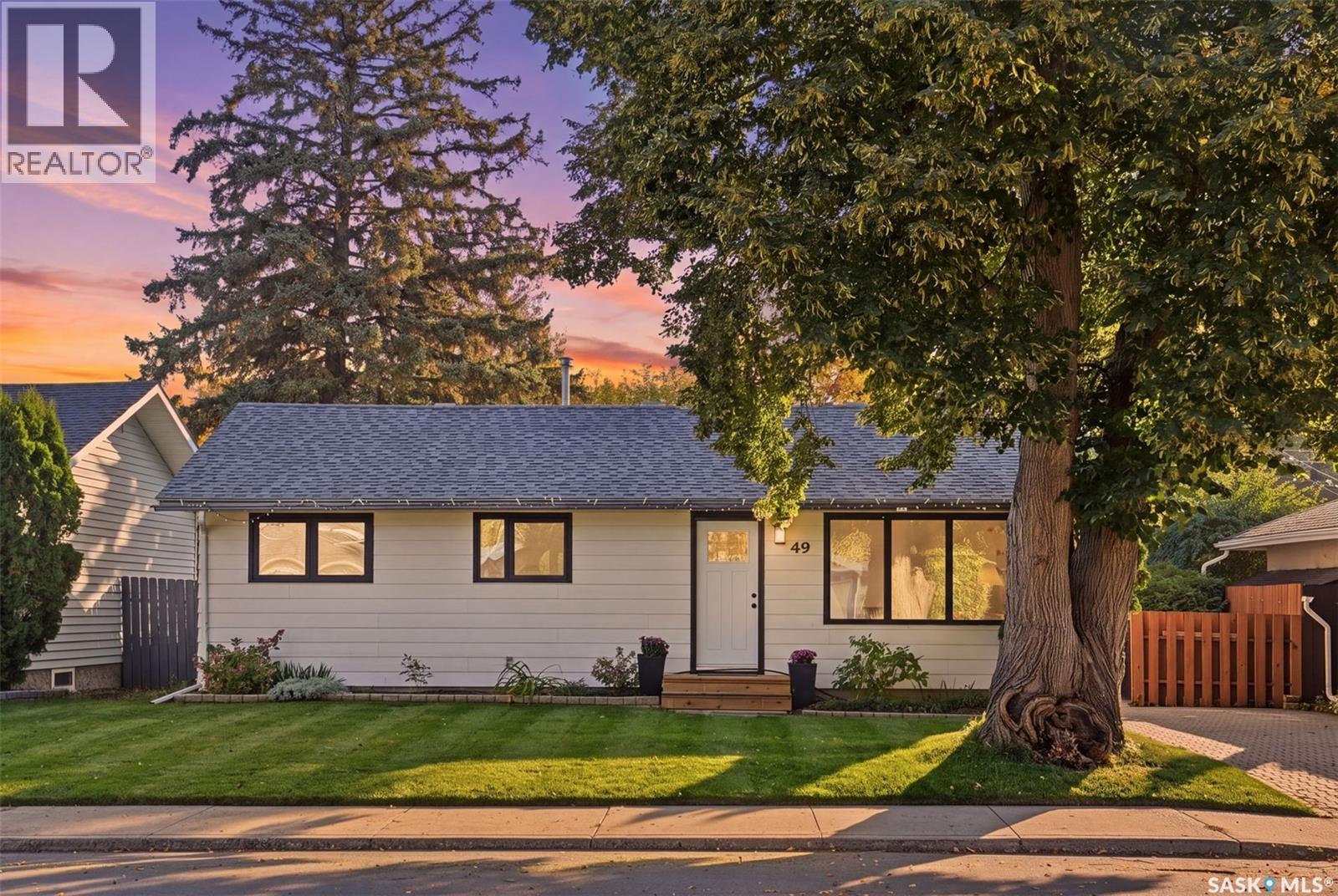 49 Mackenzie Crescent, Saskatoon, Saskatchewan  S7J 2R4 - Photo 1 - SK049600