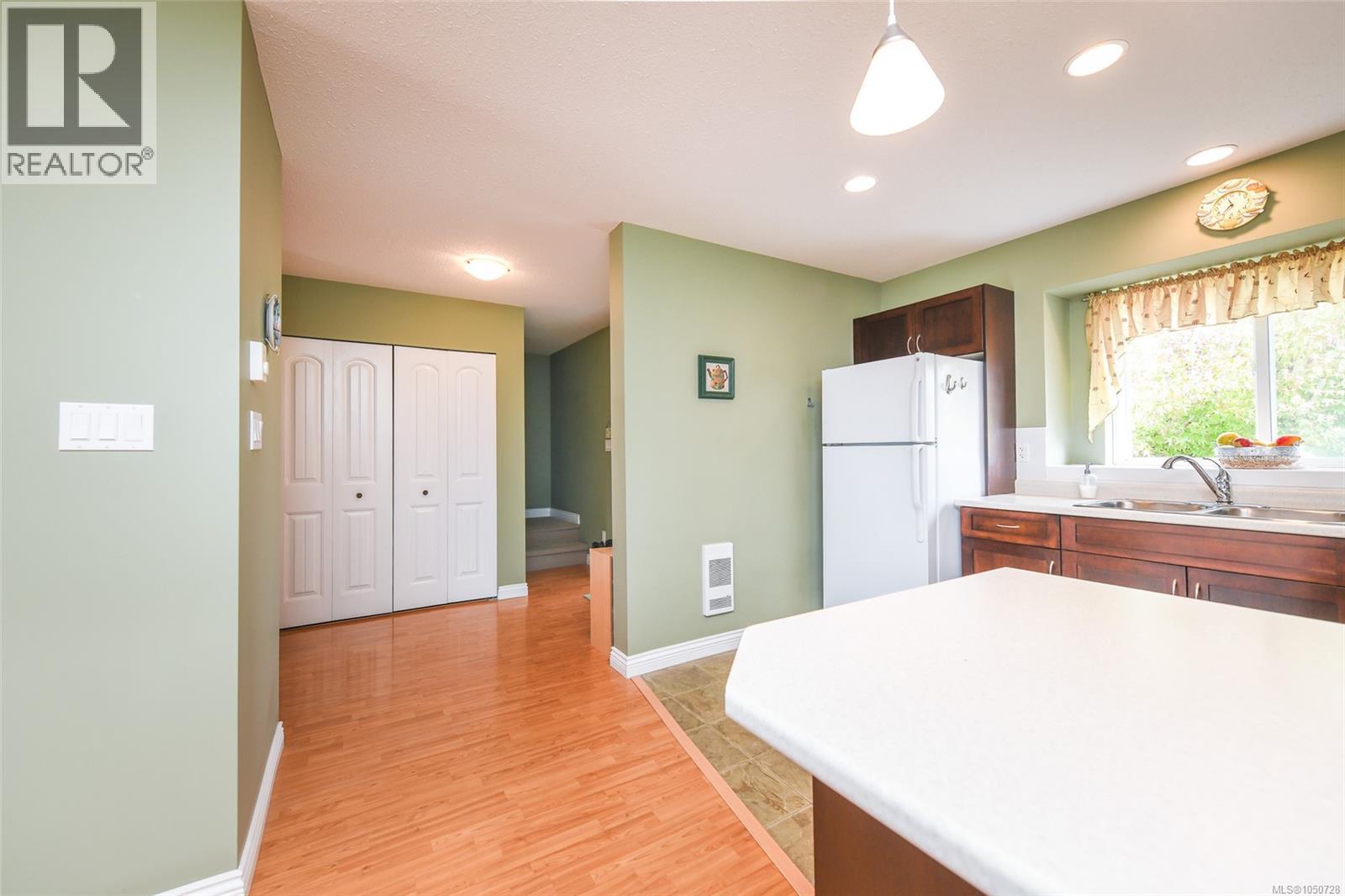 2237 Neptune Way, Comox, British Columbia  V9M 4E8 - Photo 8 - 1050728