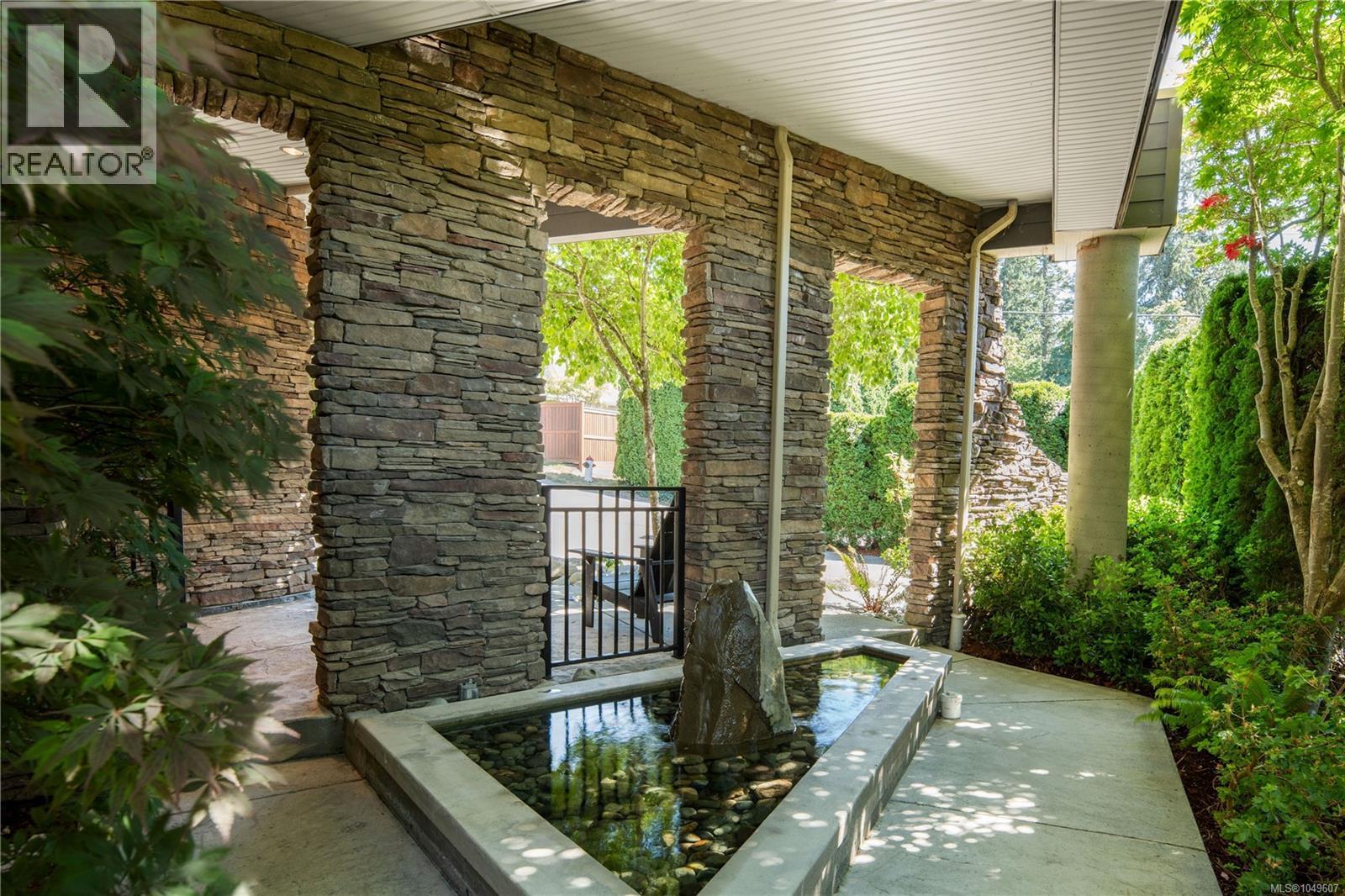 916 Grilse Lane, Central Saanich, British Columbia V8M 1B5 - Photo 4 - 1049607