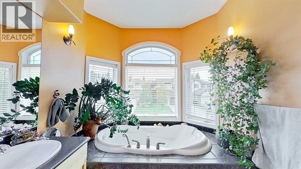 18 Tuscany Meadows Heights NW, Calgary, Alberta  T3L 2L2 - Photo 26 - A2347624