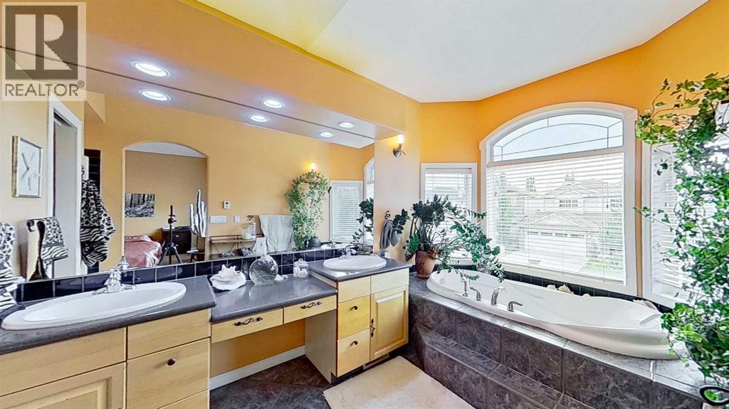 18 Tuscany Meadows Heights NW, Calgary, Alberta  T3L 2L2 - Photo 25 - A2347624
