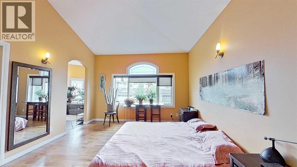18 Tuscany Meadows Heights NW, Calgary, Alberta  T3L 2L2 - Photo 22 - A2347624