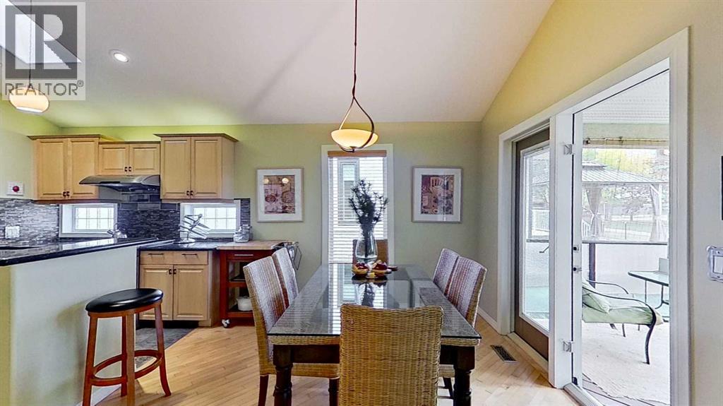 18 Tuscany Meadows Heights NW, Calgary, Alberta  T3L 2L2 - Photo 11 - A2347624
