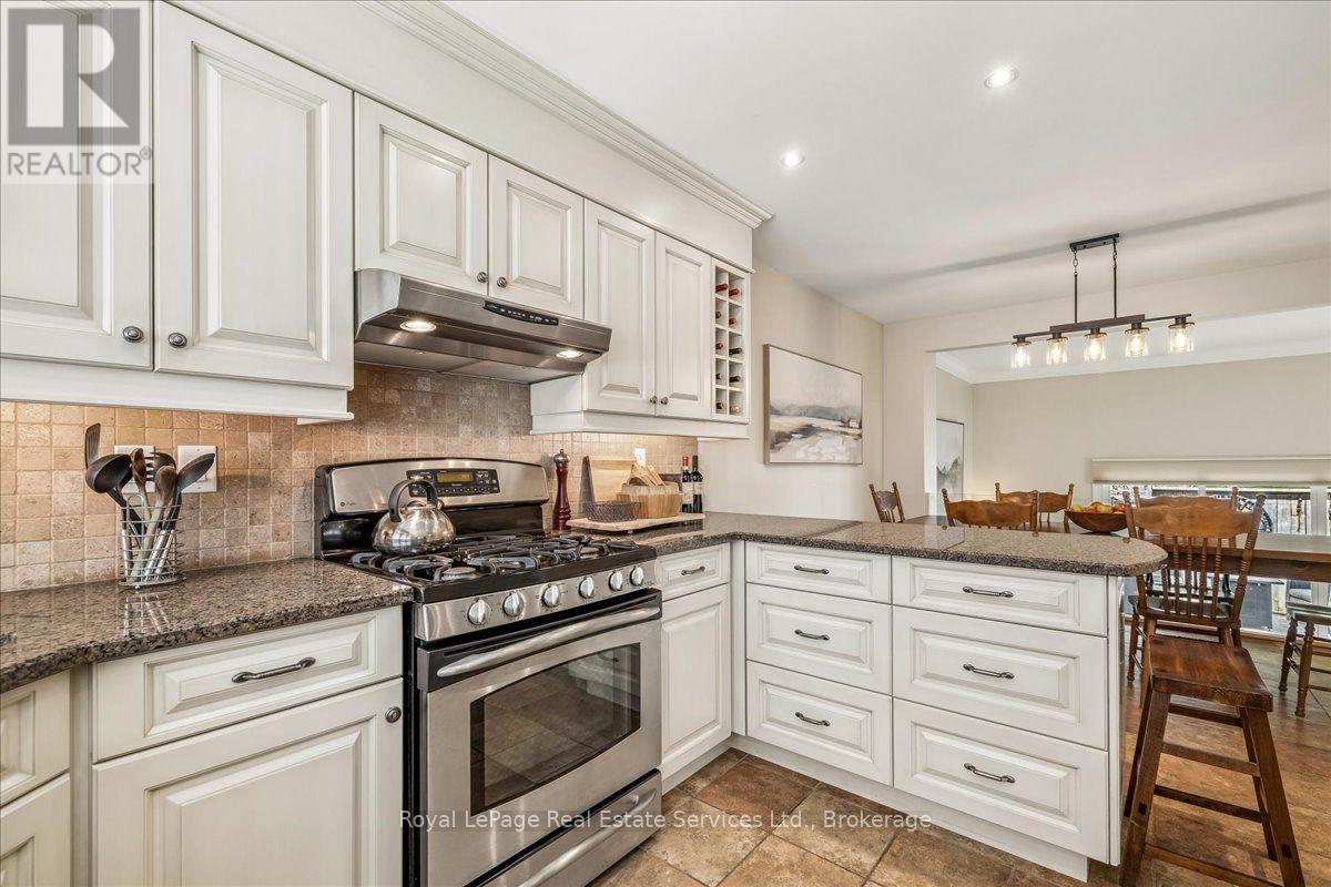 2254 Marine Drive, Oakville, Ontario  L6L 1C1 - Photo 12 - W13830304