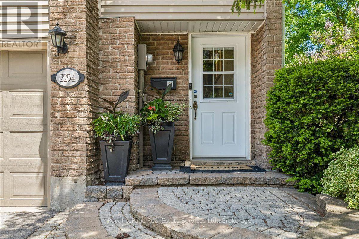 2254 Marine Drive, Oakville, Ontario  L6L 1C1 - Photo 2 - W13830304