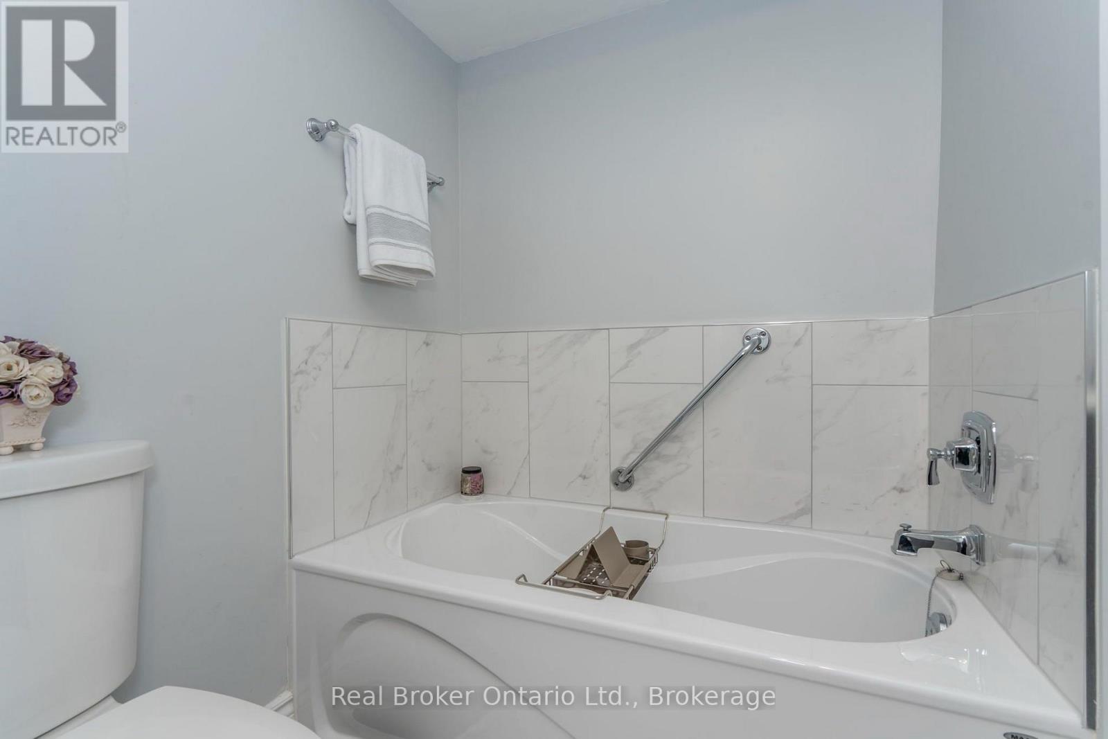 15 Neelands Street, Barrie, Ontario  L4N 7A1 - Photo 15 - S13830252