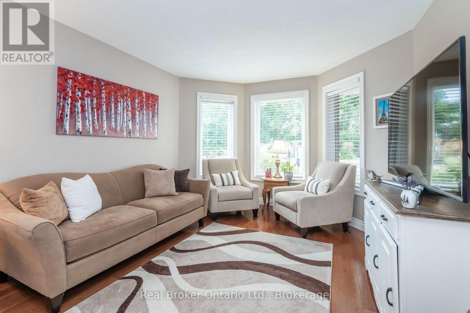 15 Neelands Street, Barrie, Ontario  L4N 7A1 - Photo 4 - S13830252