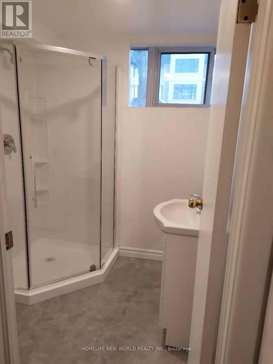 96 Berkinshaw Crescent, Toronto, Ontario  M3B 2T2 - Photo 17 - C13830272