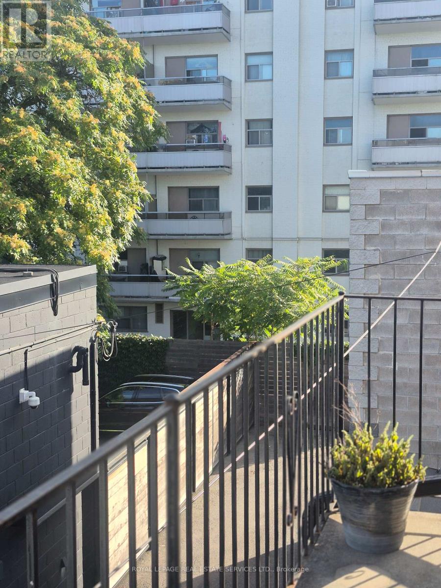 1584 Dundas Street W, Toronto, Ontario  M6K 1T8 - Photo 15 - C13830308