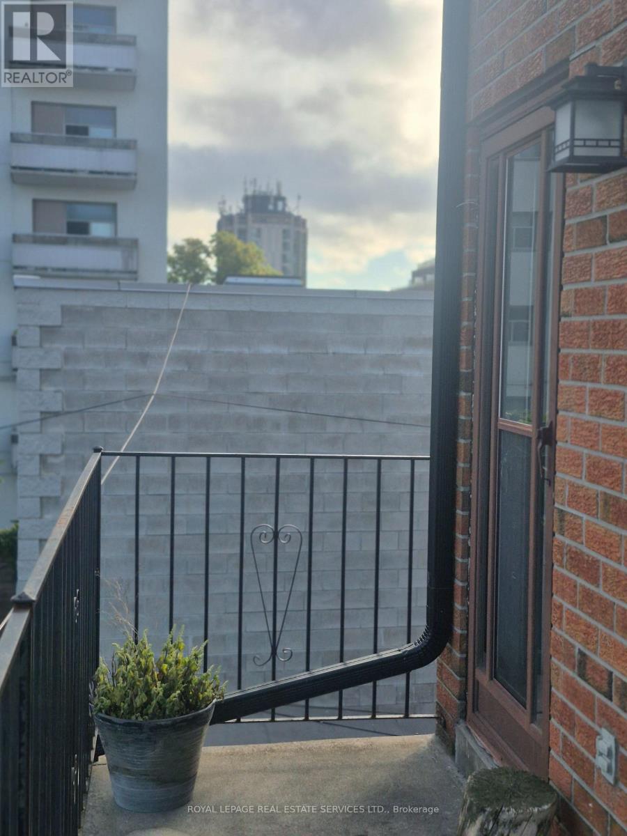 1584 Dundas Street W, Toronto, Ontario  M6K 1T8 - Photo 16 - C13830308