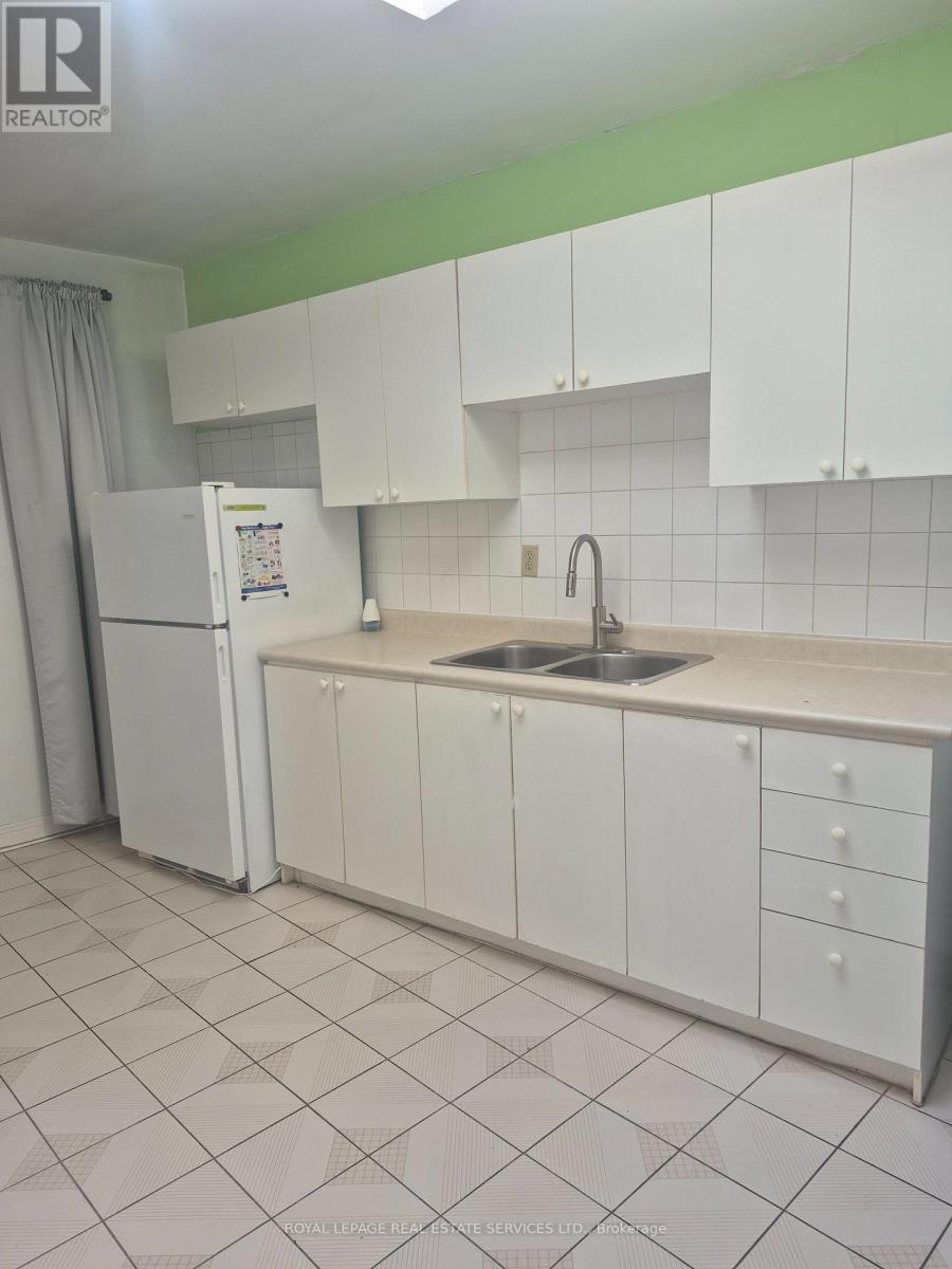 1584 Dundas Street W, Toronto, Ontario  M6K 1T8 - Photo 3 - C13830308