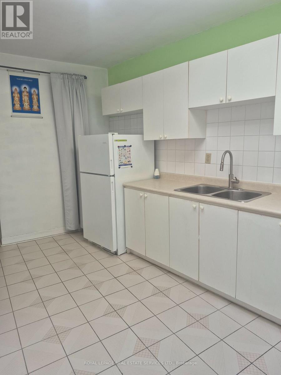 1584 Dundas Street W, Toronto, Ontario  M6K 1T8 - Photo 5 - C13830308