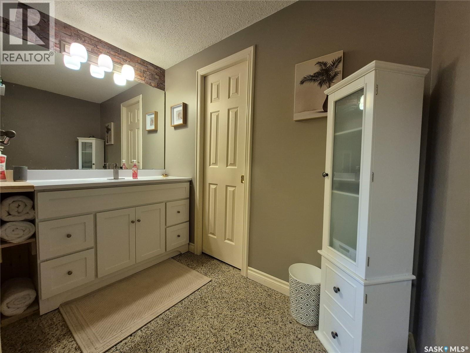 280 Hayes Drive, Swift Current, Saskatchewan  S9H 4H1 - Photo 29 - SK049197