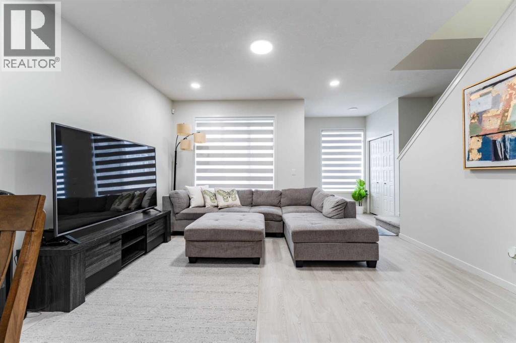 172 Belmont Green SW, Calgary, Alberta  T2X 4W3 - Photo 4 - A2345282