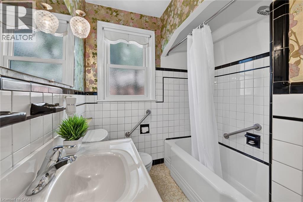 174 Montrose Avenue, Hamilton, Ontario  L8K 4Y9 - Photo 21 - 40865036