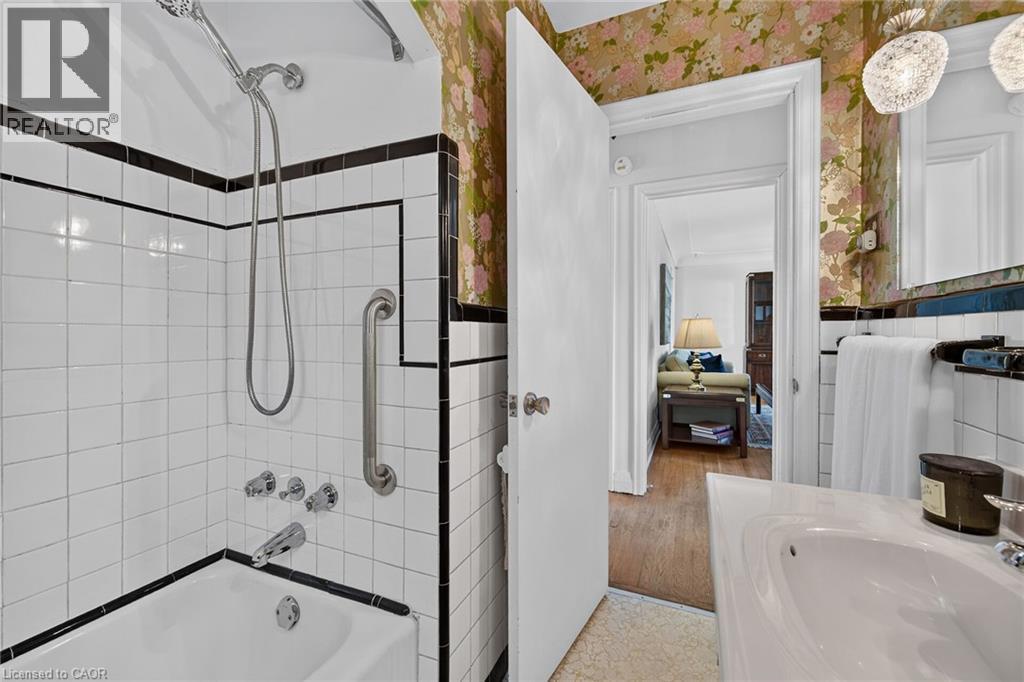 174 Montrose Avenue, Hamilton, Ontario  L8K 4Y9 - Photo 22 - 40865036