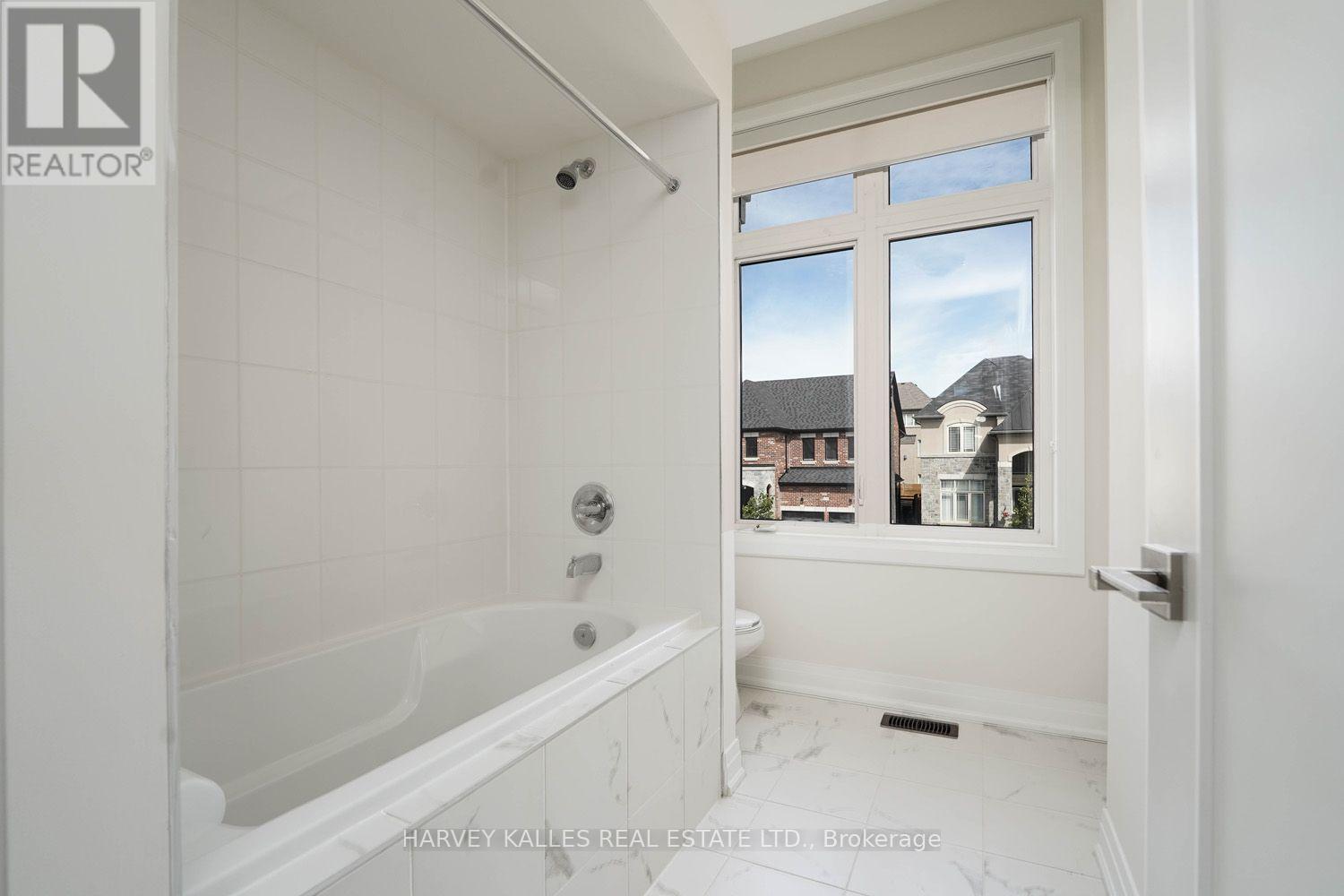 Main Floor - 253 Seaview Heights, East Gwillimbury, Ontario  L9N 0Z1 - Photo 37 - N13830440