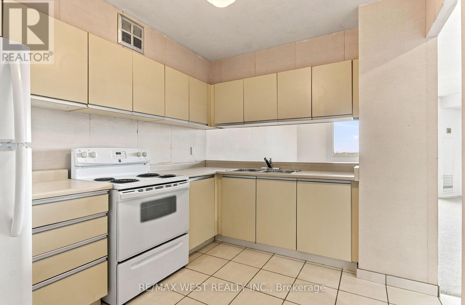 2107 - 234 Albion Road, Toronto, Ontario  M9W 6A5 - Photo 7 - W13830352