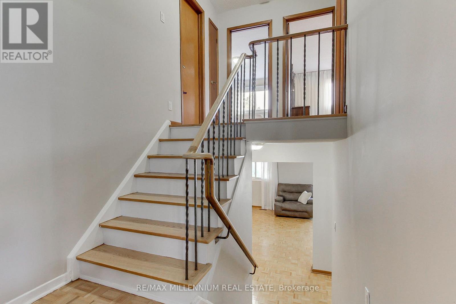 7431 Sigsbee Drive, Mississauga, Ontario  L4T 3S5 - Photo 13 - W13830426