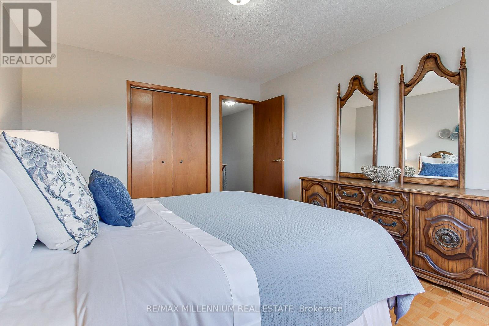 7431 Sigsbee Drive, Mississauga, Ontario  L4T 3S5 - Photo 15 - W13830426