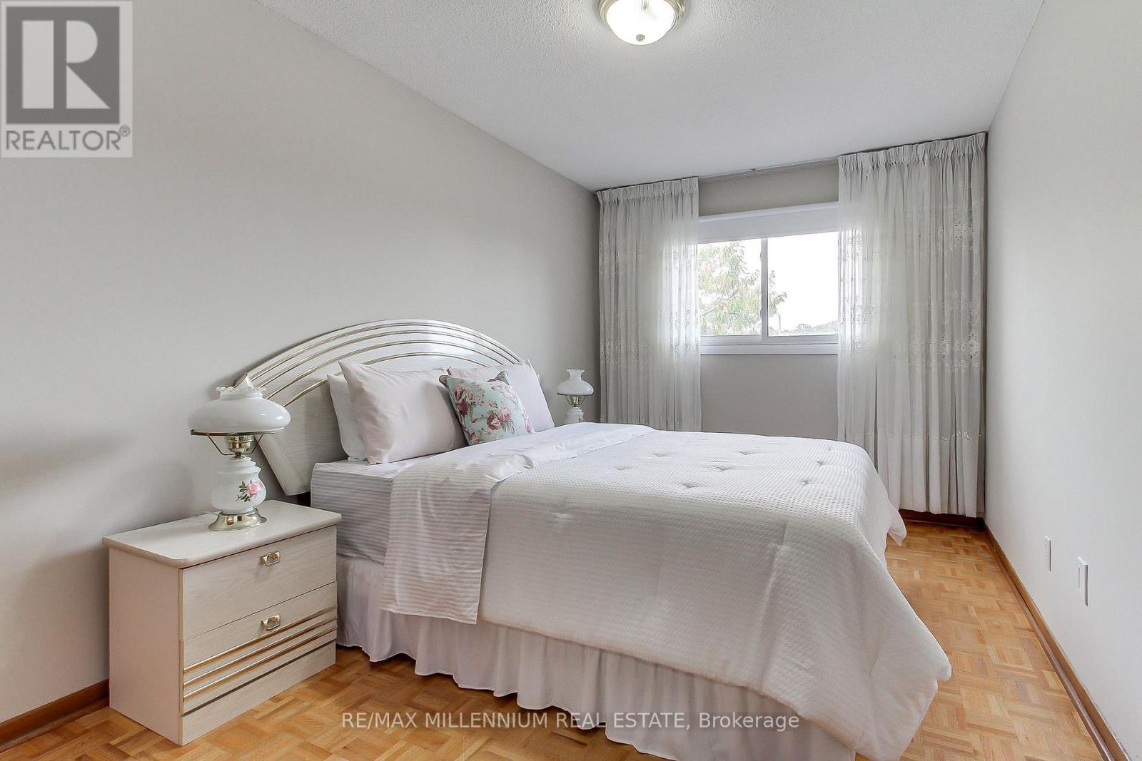 7431 Sigsbee Drive, Mississauga, Ontario  L4T 3S5 - Photo 16 - W13830426