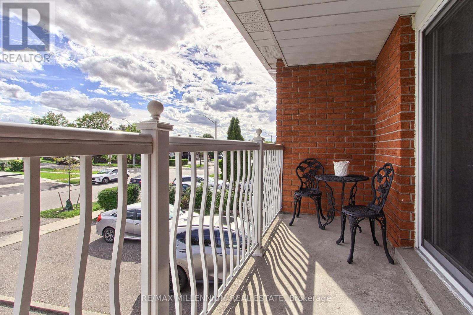 7431 Sigsbee Drive, Mississauga, Ontario  L4T 3S5 - Photo 2 - W13830426