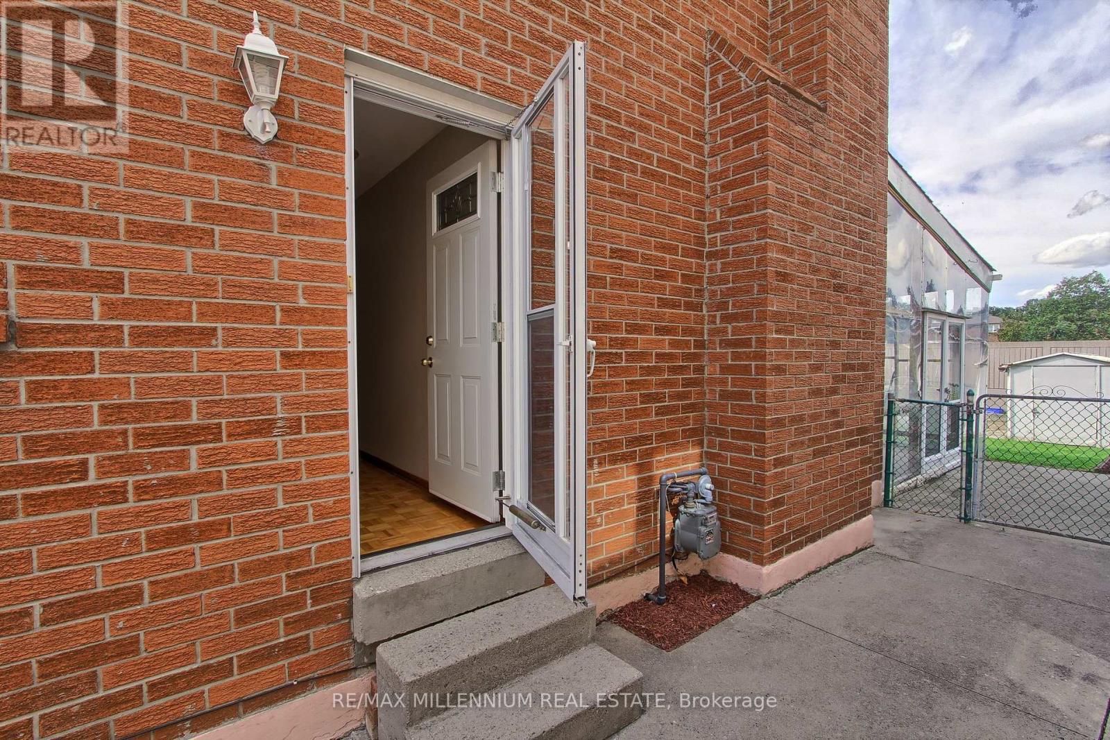 7431 Sigsbee Drive, Mississauga, Ontario  L4T 3S5 - Photo 22 - W13830426