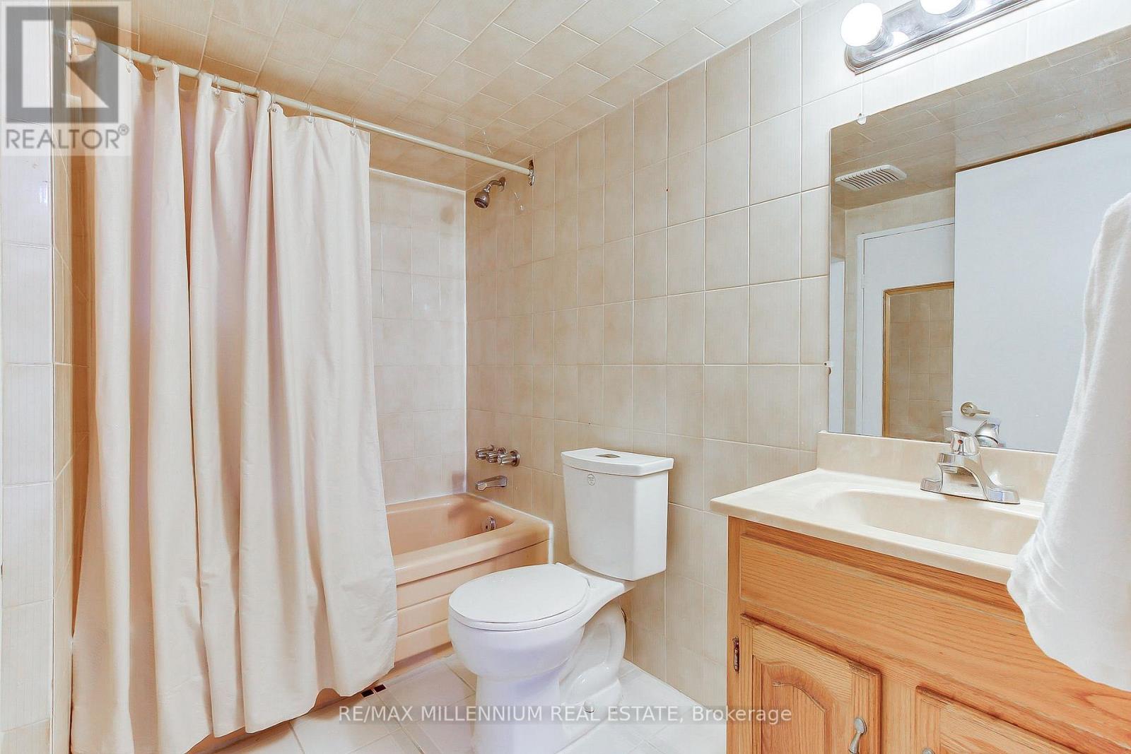 7431 Sigsbee Drive, Mississauga, Ontario  L4T 3S5 - Photo 31 - W13830426