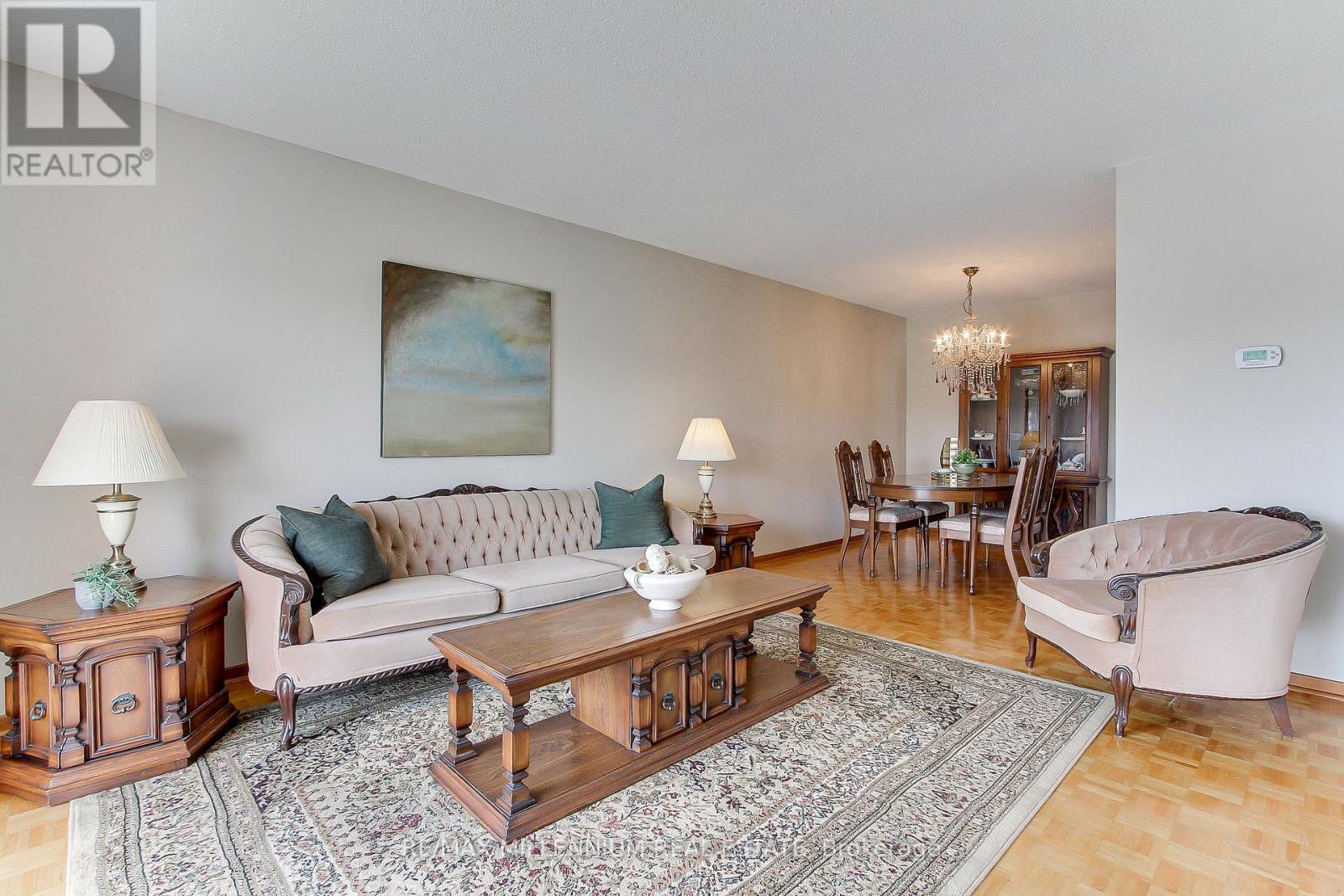 7431 Sigsbee Drive, Mississauga, Ontario  L4T 3S5 - Photo 5 - W13830426