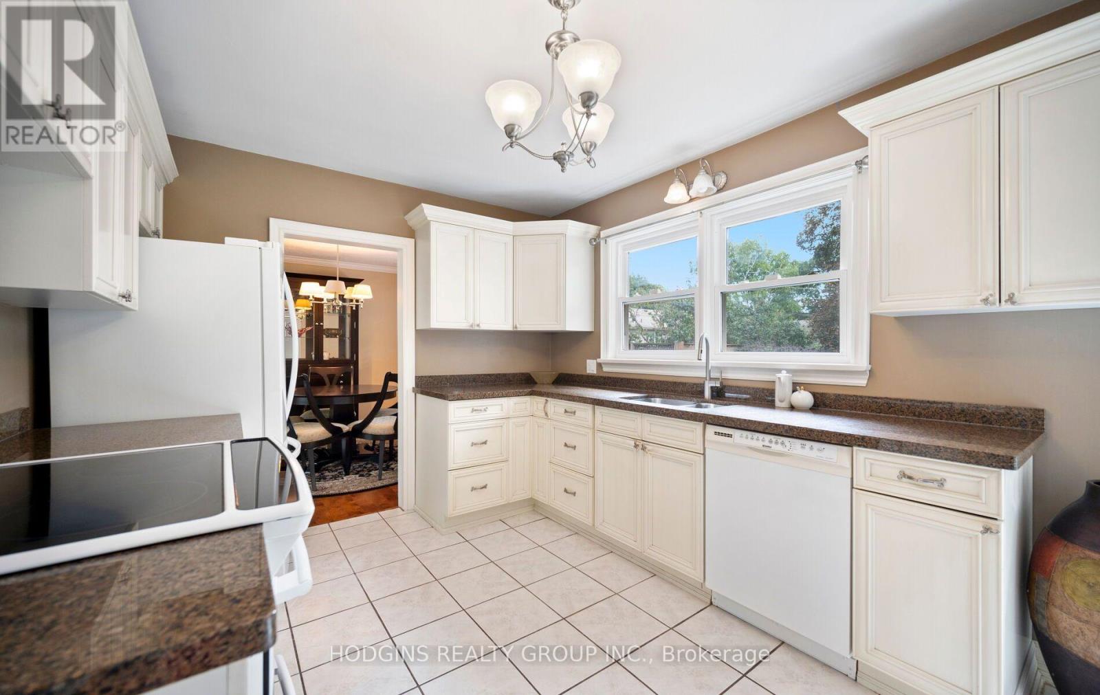 4334 Spruce Avenue, Burlington, Ontario  L7L 1L5 - Photo 19 - W13830456