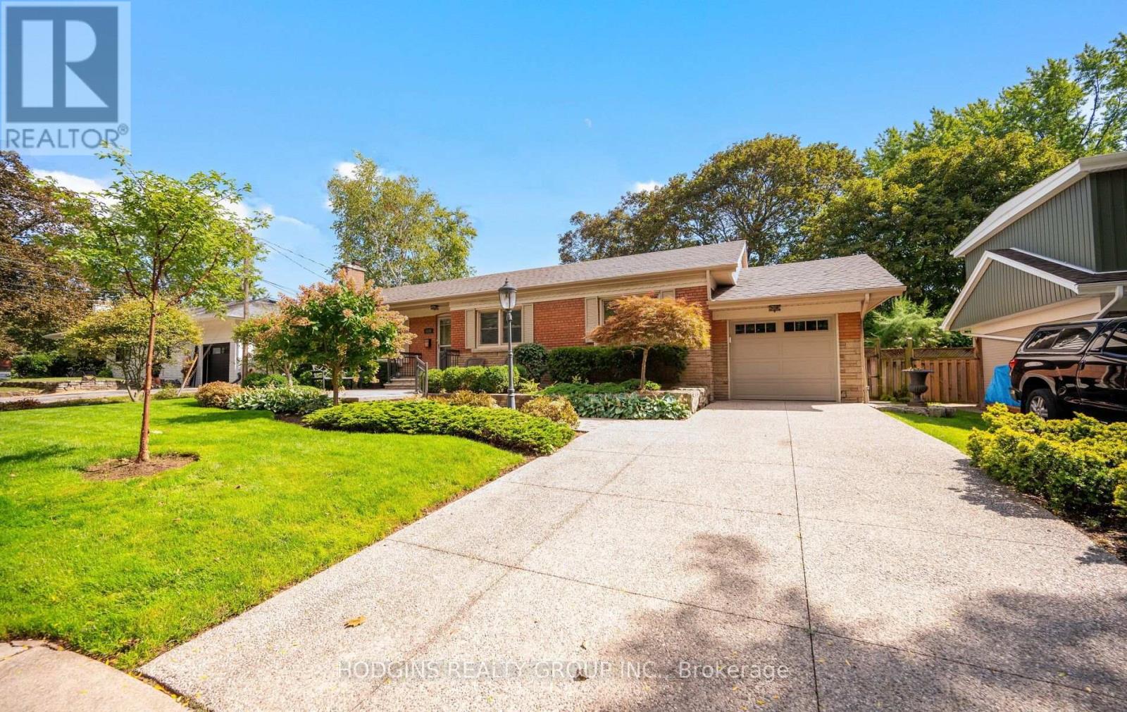 4334 Spruce Avenue, Burlington, Ontario  L7L 1L5 - Photo 2 - W13830456