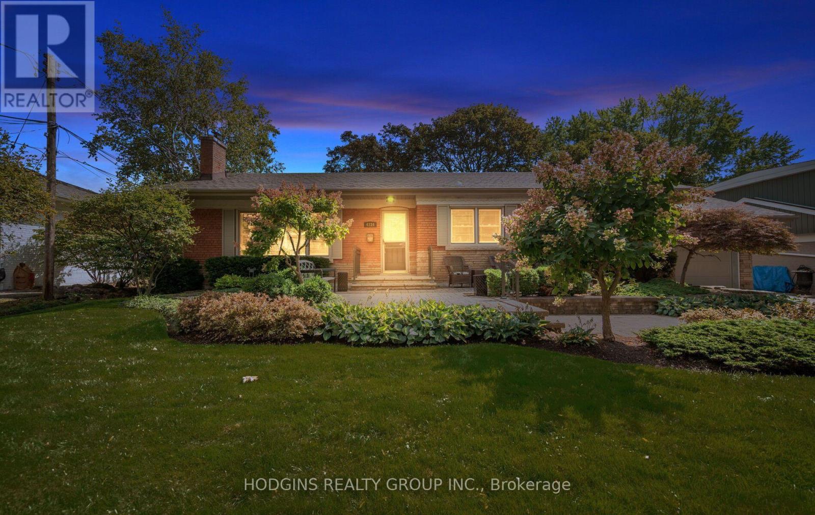 4334 Spruce Avenue, Burlington, Ontario  L7L 1L5 - Photo 8 - W13830456