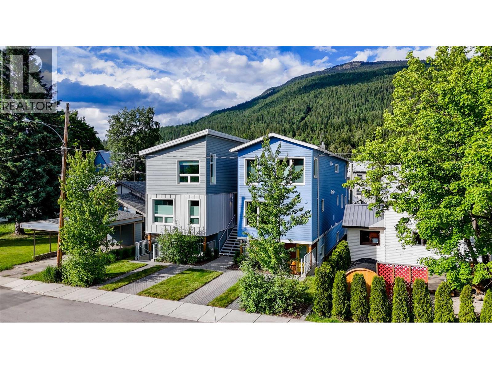 410 Fourth Street W, Revelstoke, British Columbia  V0E 2S0 - Photo 2 - 10390521
